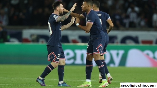 Mbappe Dan Muller Berbagi Penghargaan Saat Messi Naik Podium